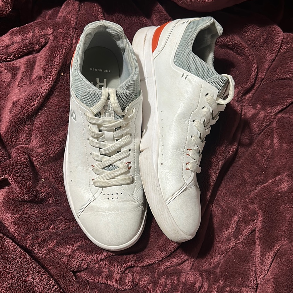 ON THE ROGER ADVANTAGE SHOES